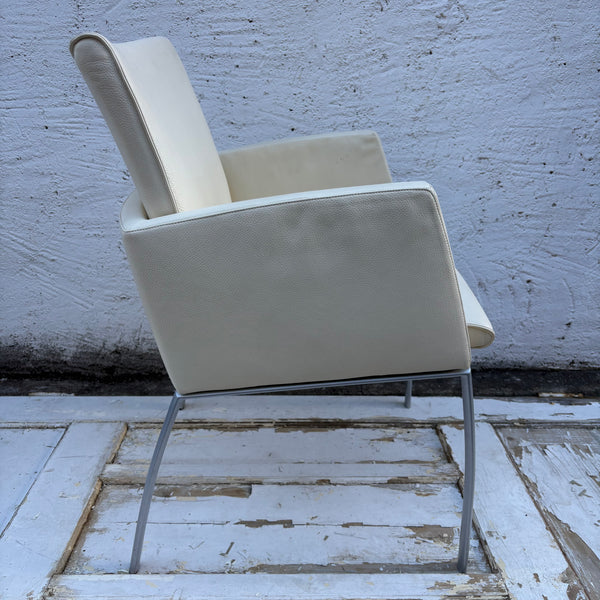 Design Armlehnstuhl 
Walter Knoll Jason von EOOS für WK Wohnen Stuhl mit Torsionsfunktion in Cremeweiß /Leder
