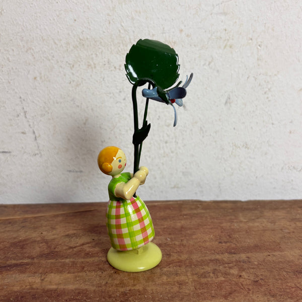 Blumenkind Mädchen mit lila  Blume von Weha
