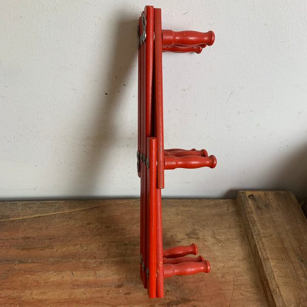 Vintage Mid Century Scheren Garderobe in rot