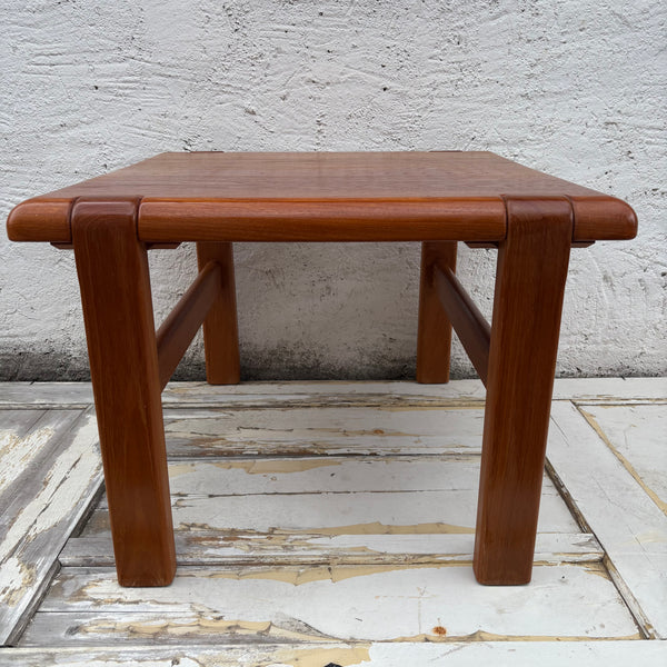 Vintage Dänischer Teak Beistelltisch von Niels Bach für Randers Møbelfabrik