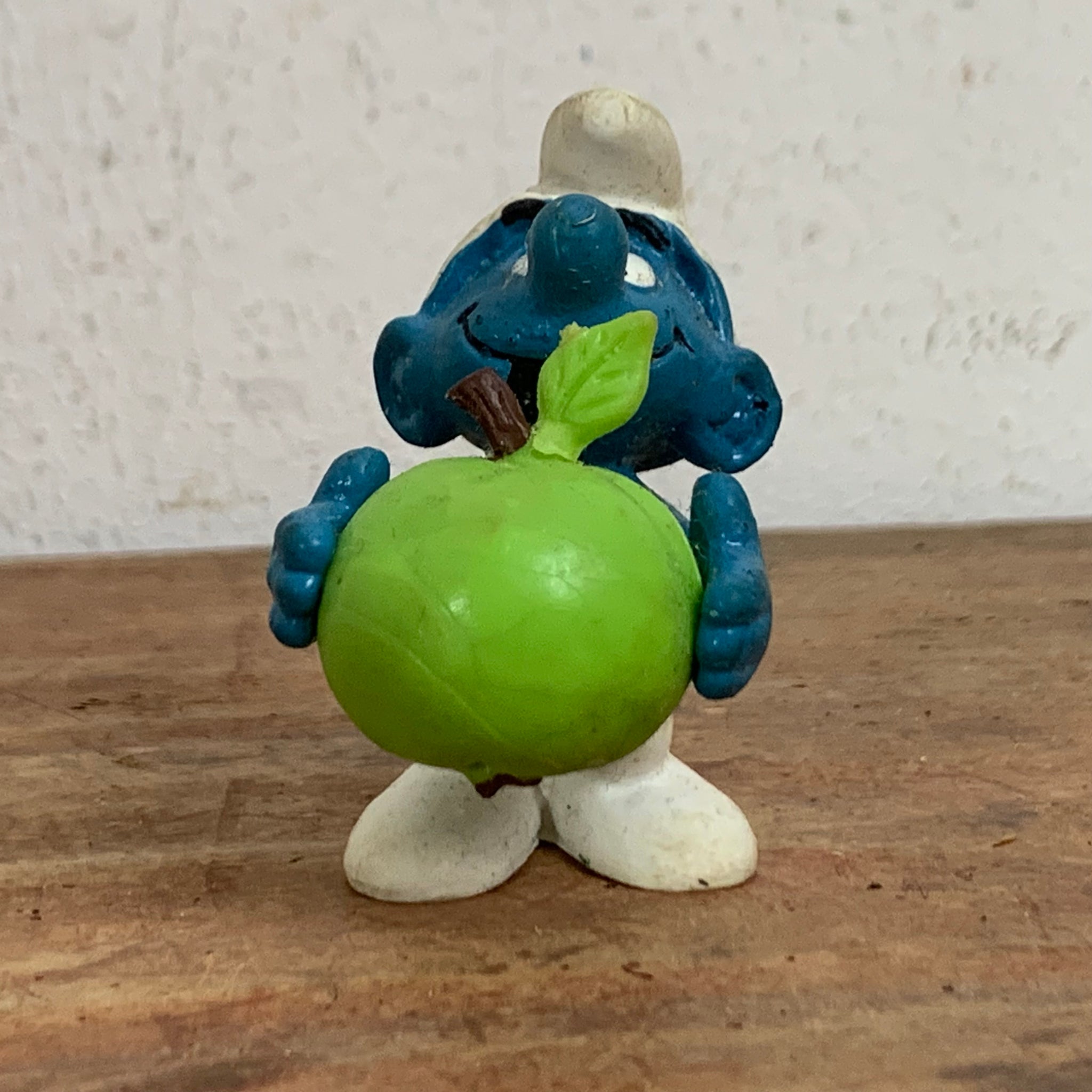 Vintage Schlumpf mit Apfel