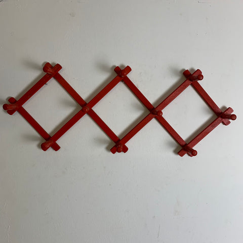 Vintage Mid Century Scheren Garderobe in rot