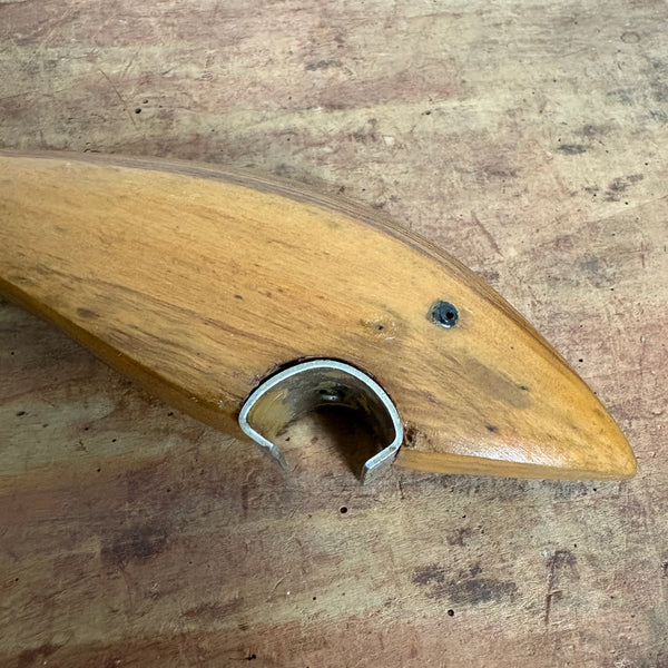 Vintage Flaschenöffner als Fisch aus Holz