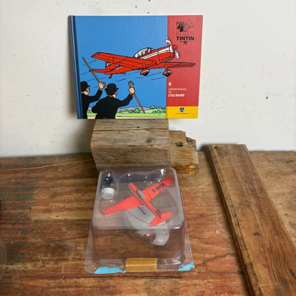 Modell Figur und Buch Tim und Struppi Das Rot Flugzeug mit Detektiv Schulze aus Die schwarze Insel