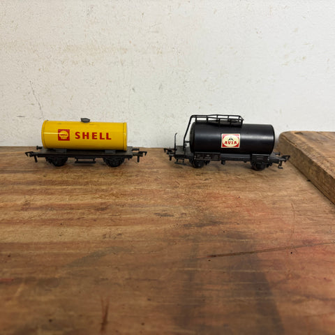 2 Fleischmann Kesselwagen Shell und Avia Blech Spur H0