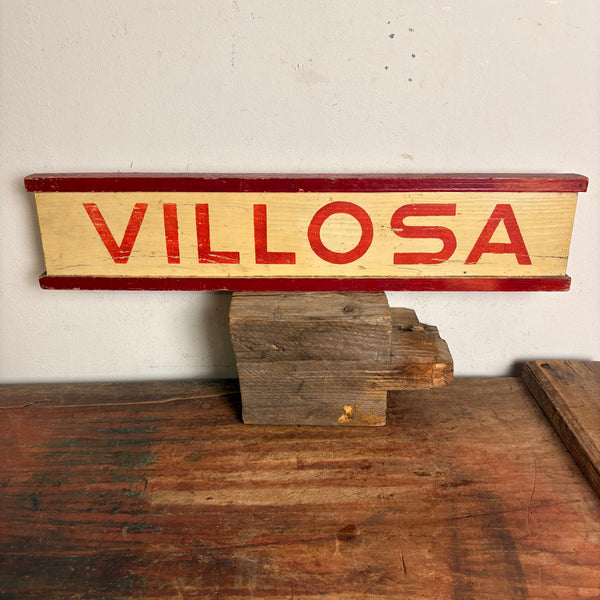 Vintage Holzschild Hustelinchen von Villosa
