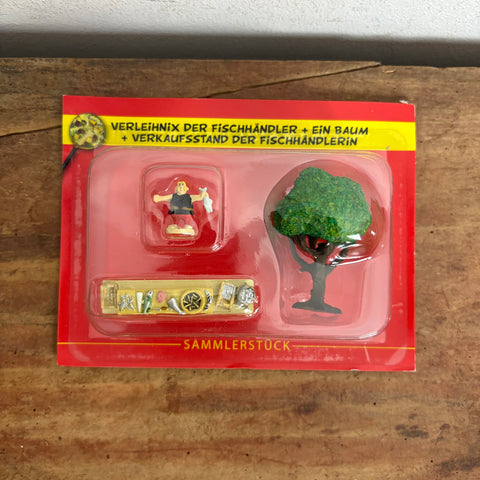 Asterix Das gallische Dorf Figur  Nr. VERLEiHNiX DER FISCHHÄNDLER + EiN BAUM + VERKAUFSSTAND DER FISCHHÄNDLERIN von Hachette