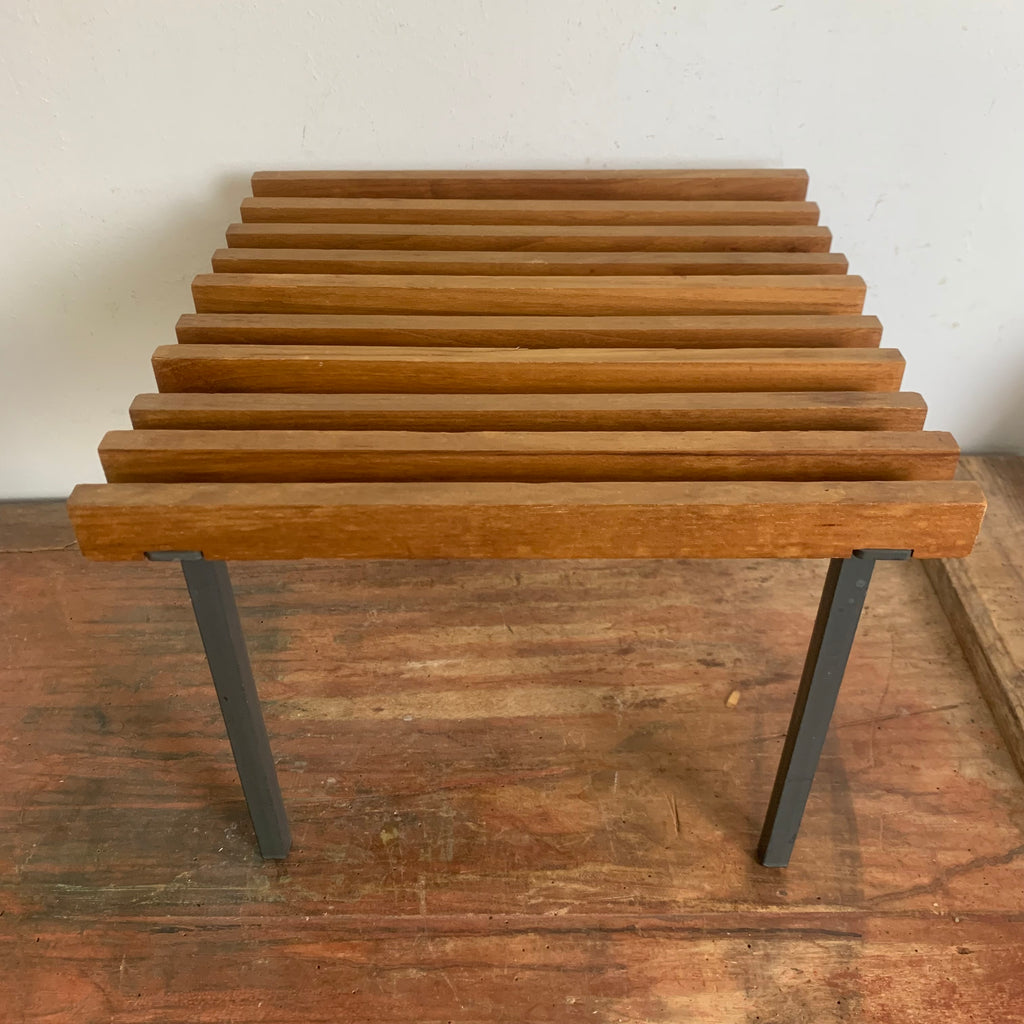 Vintage Dänischer Teakholz Blumenhocker – Trödelfuchs Vintage Shop