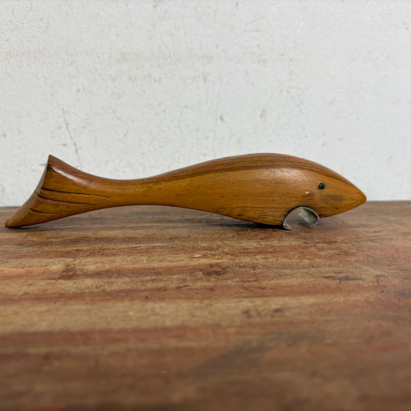 Vintage Flaschenöffner als Fisch aus Holz