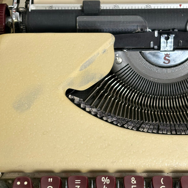 Vintage Reiseschreibmaschine Diplomat von Olympia