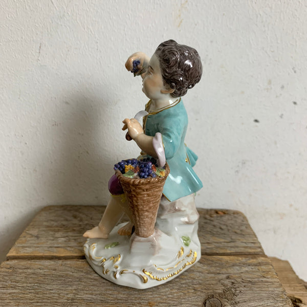 Porzellan Figur Junge mit Trauben von Meissen