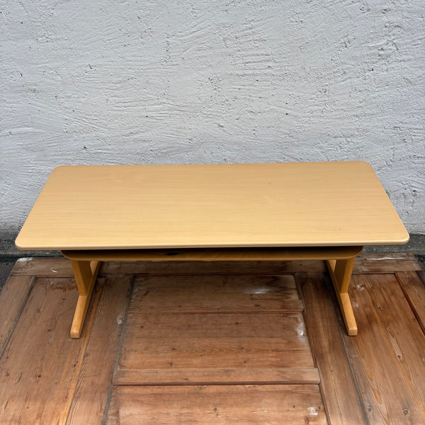 Vintage kleiner Kindertisch Schule von VS