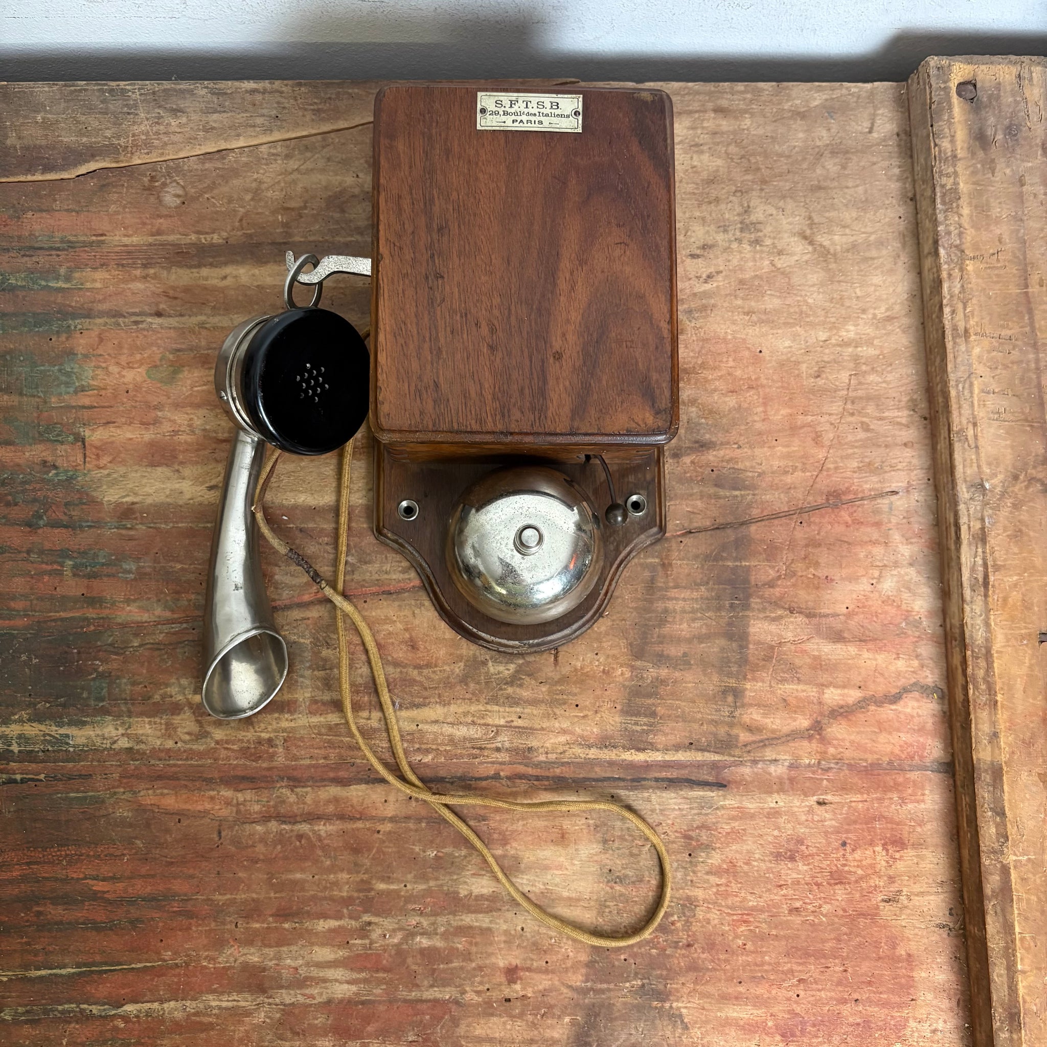 Antikes Wandtelefon