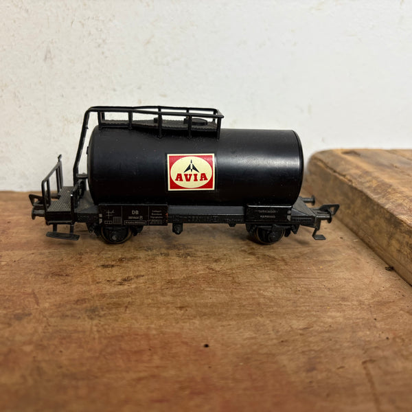 2 Fleischmann Kesselwagen Shell und Avia Blech Spur H0