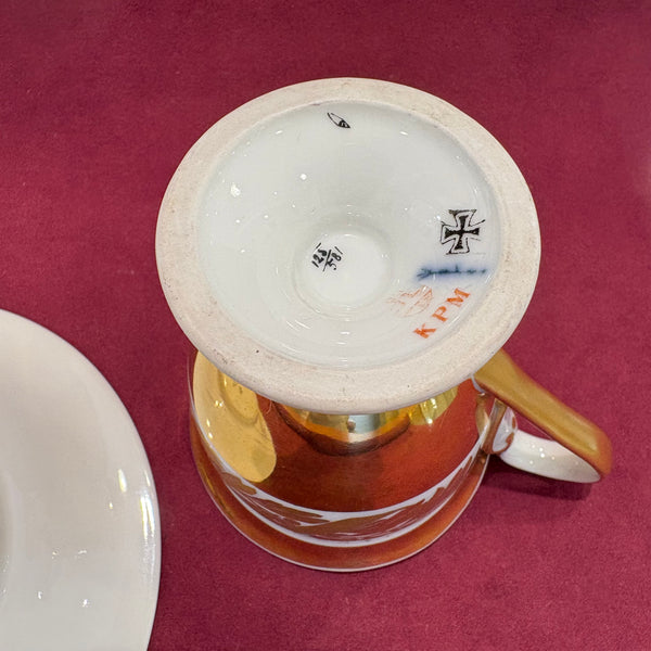 Patriotische Porzellan Prunktasse mit Eisernem Kreuz 1914 von KPM Zeptermarke