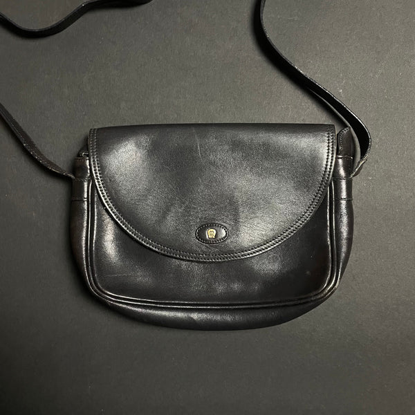 Aigner Lederhandtasche zum umhängen in Schwarz