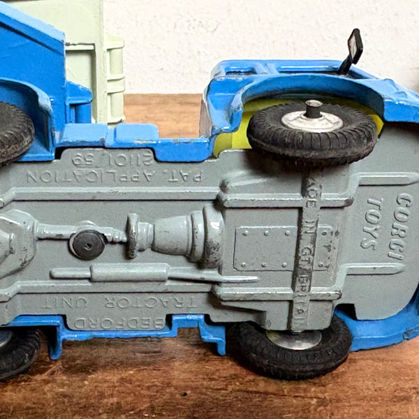 Carrimore Autotransporter mit Bedford Zugmaschine Modellnummer 1105 von Corgi Toys