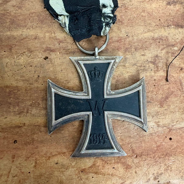 Konvolut Schlacht an der Somme im Ersten Weltkrieg Orden Ehrenkreuz Frontkämpfer Eisernes Kreuz Verwundetenanzeichen Patriotischer Ring Blei Gewehrkugel 1914 - 1918