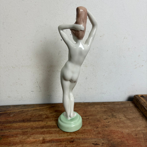 Vintage Porzellan Badende Akt Skulptur im Art Deco Stil von Aquincum