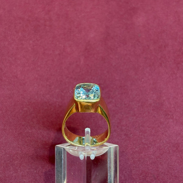 Massiver Ring aus 750 Gelbgold mit Aquamarin ca. 7,2 Karat