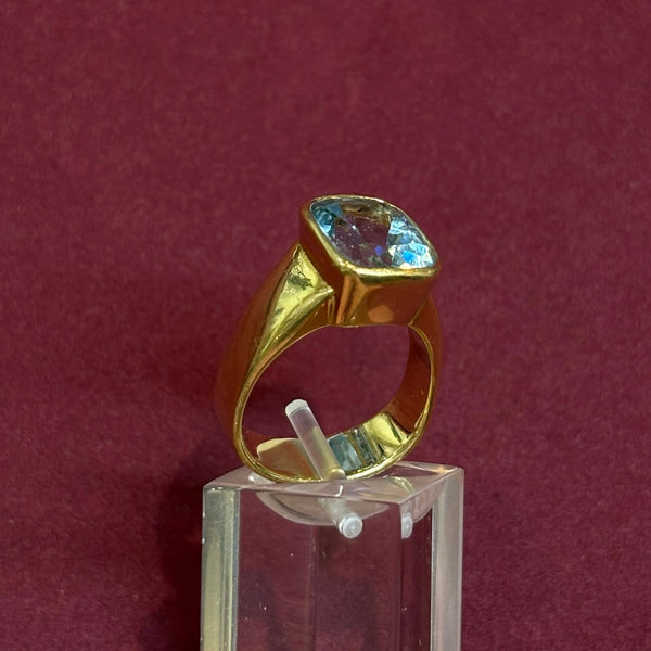 Massiver Ring aus 750 Gelbgold mit Aquamarin ca. 7,2 Karat
