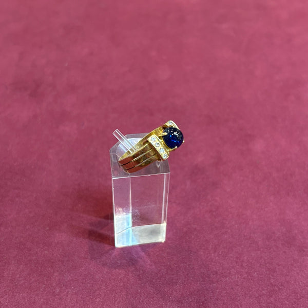 Saphir Cabochon Ring aus 750er Gelbgold mit Diamanten