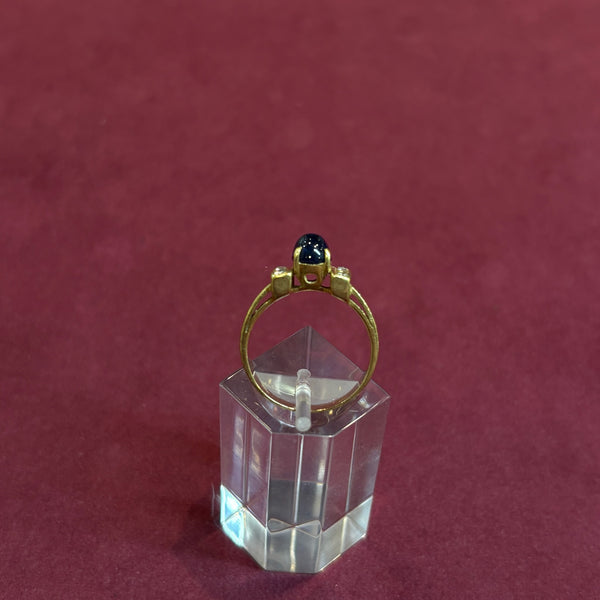 Saphir Cabochon Ring aus 750er Gelbgold mit Diamanten