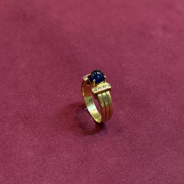 Saphir Cabochon Ring aus 750er Gelbgold mit Diamanten