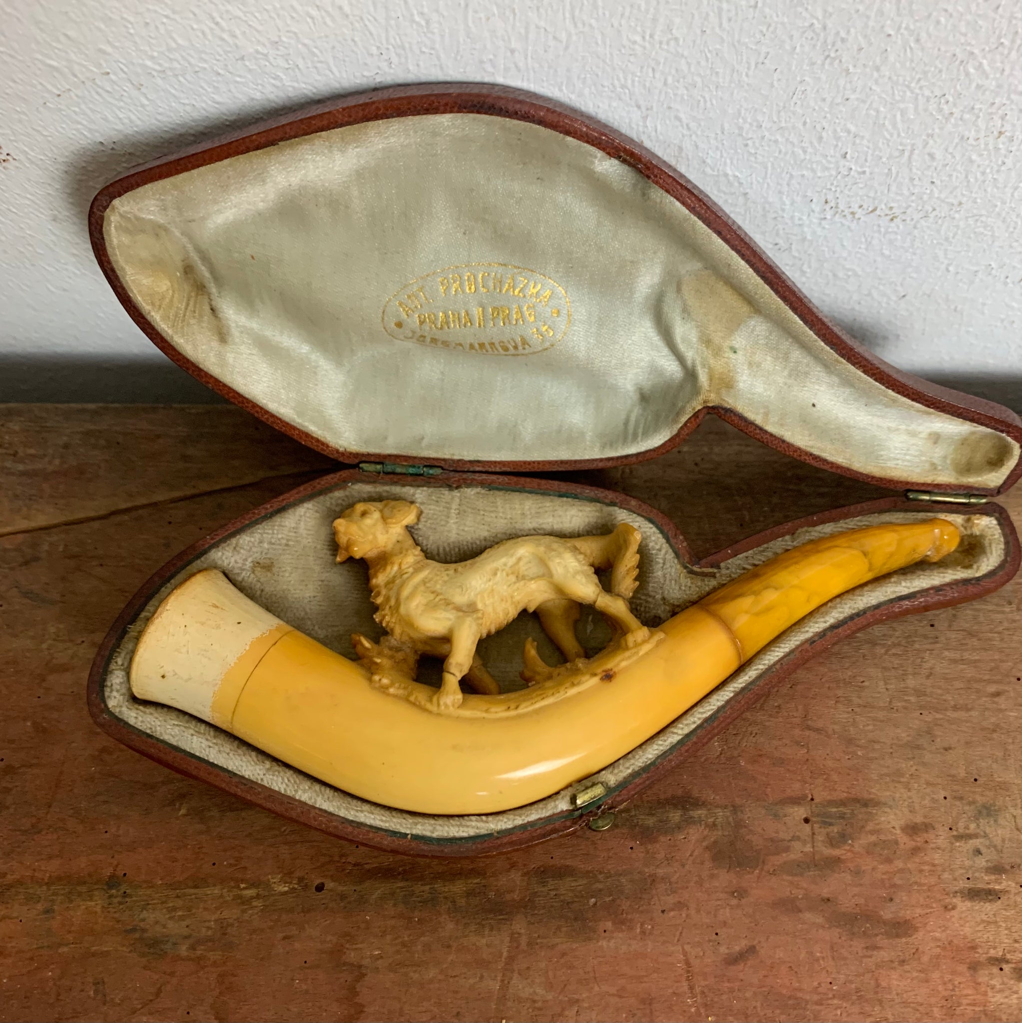 Antike Meerschaumpfeife mit Hund