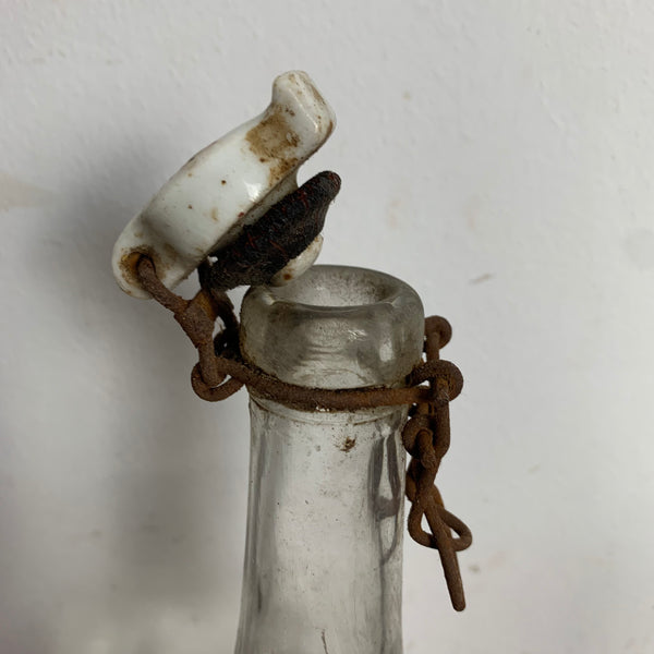 Alte Flasche mit Bügelverschluss von Brunnenhaase