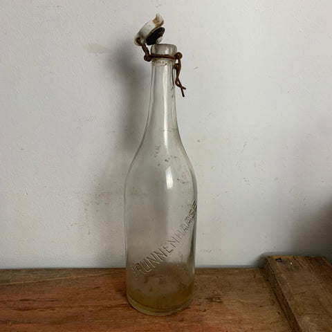 Alte Flasche mit Bügelverschluss von Brunnenhaase