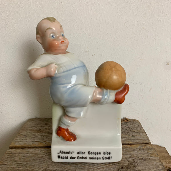 Alte Porzellan Figur Fußballspieler