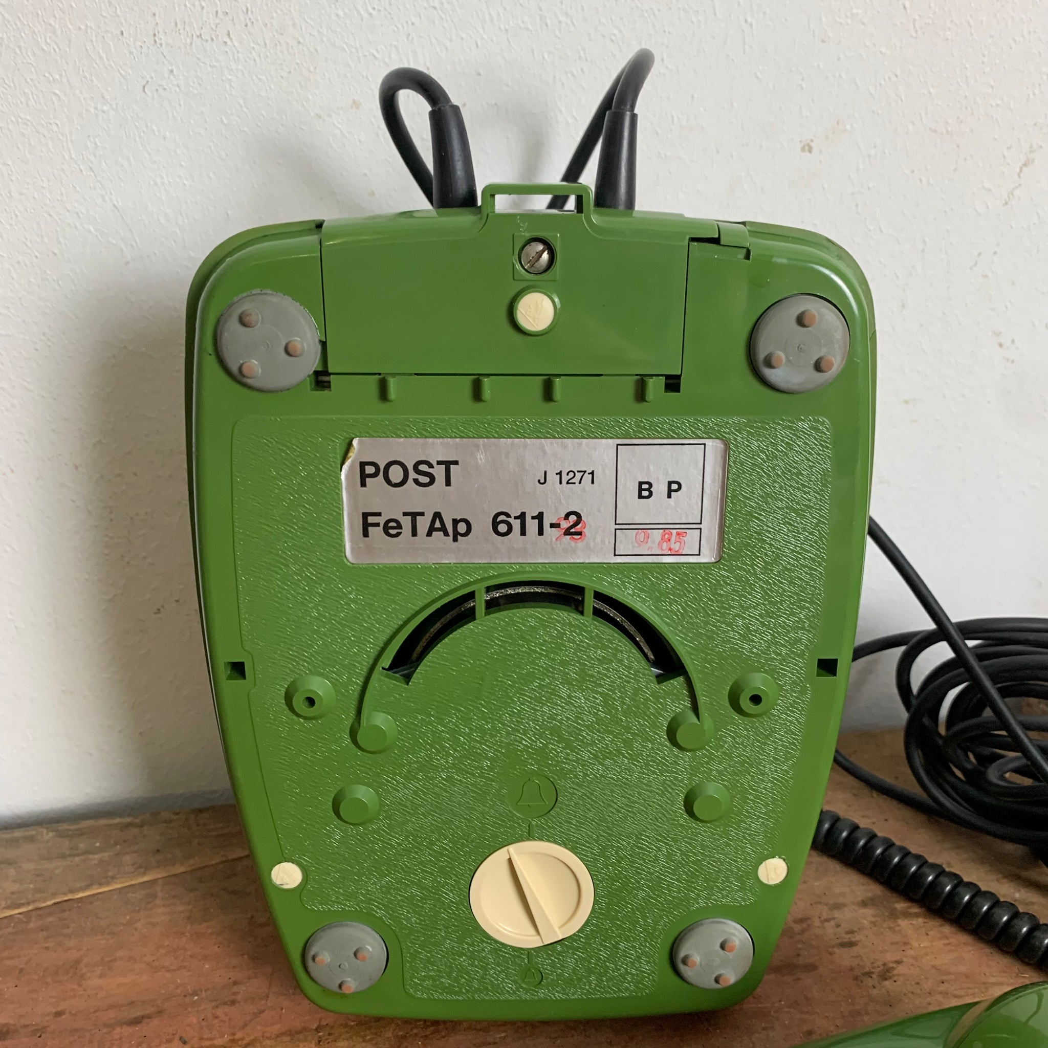 Antikes Telefon Mit Wählscheibe Auf M Tisch Verbin Produktbild-Vorschau 10