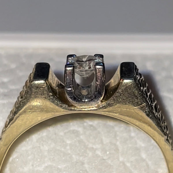 Goldring 585er mit gefassten Diamant