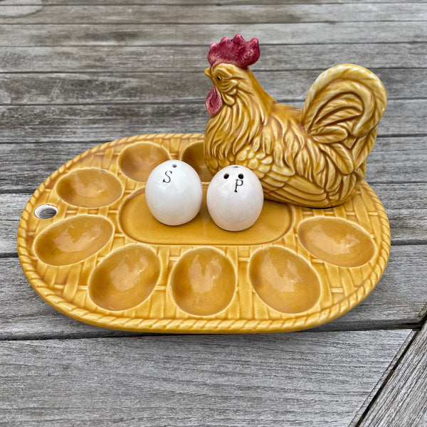 Eierplatte mit Huhn und Salz Pfefferstreuer