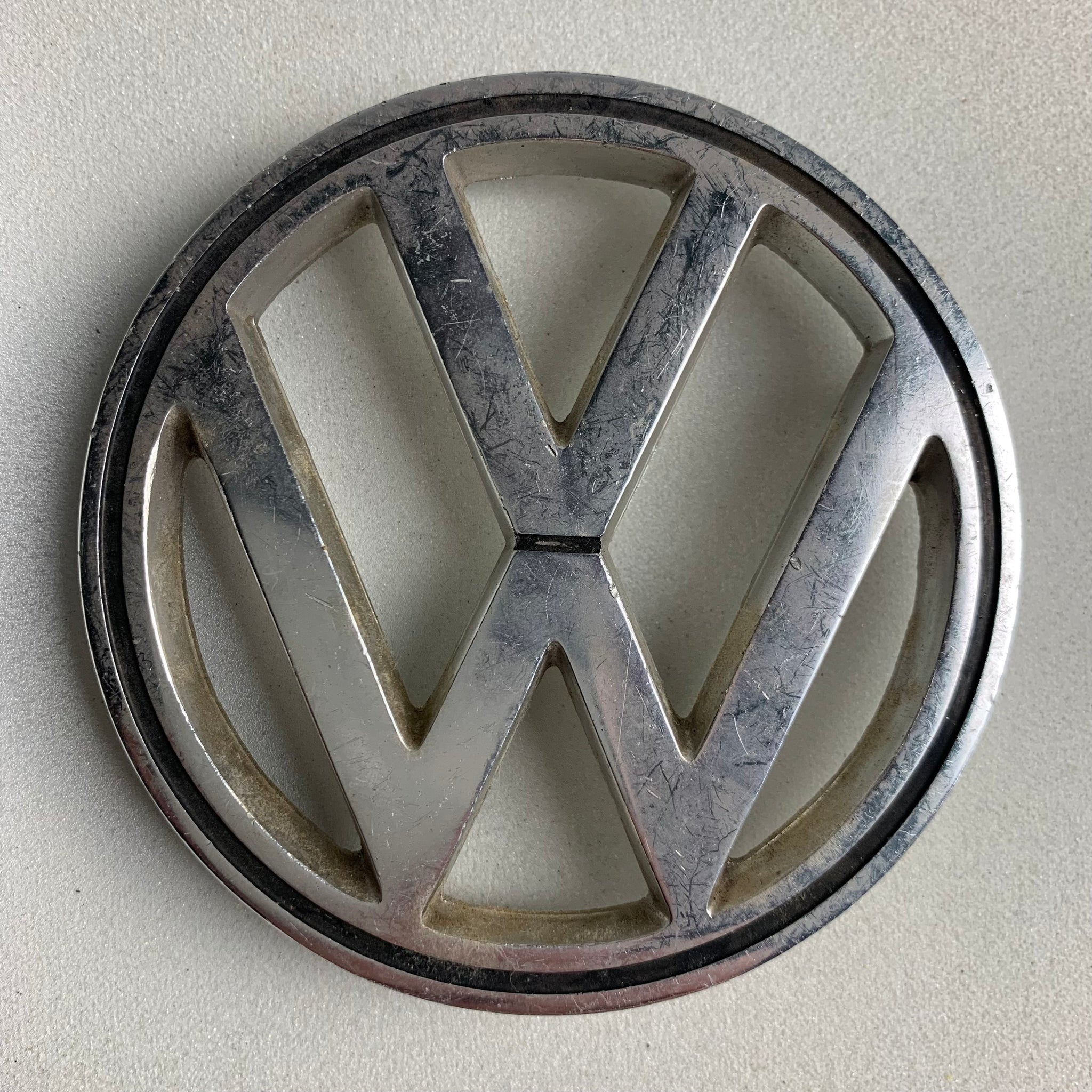 Auto Emblem VW – Trödelfuchs Vintage Shop