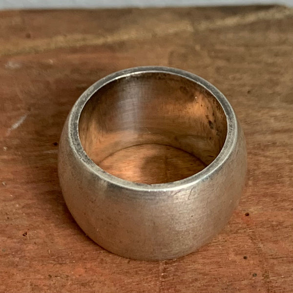 Schöner modischer und zeitloser Ring aus Sterling Silber