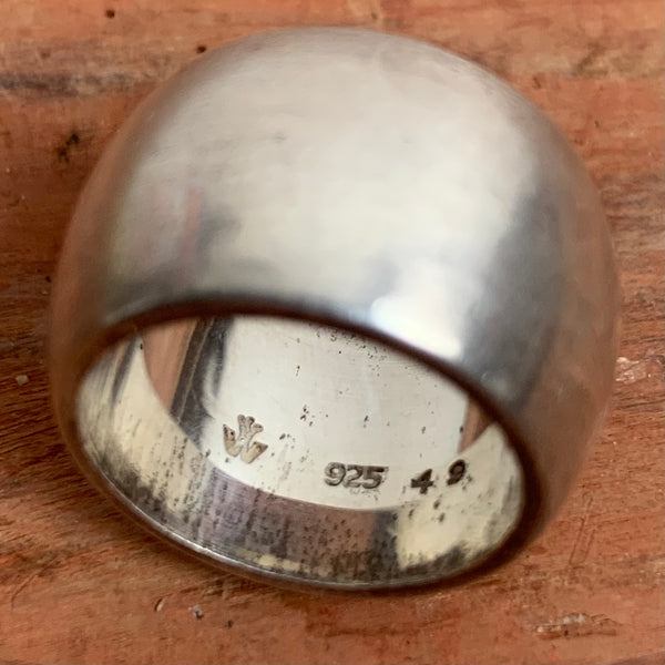 Schöner modischer und zeitloser Ring aus Sterling Silber