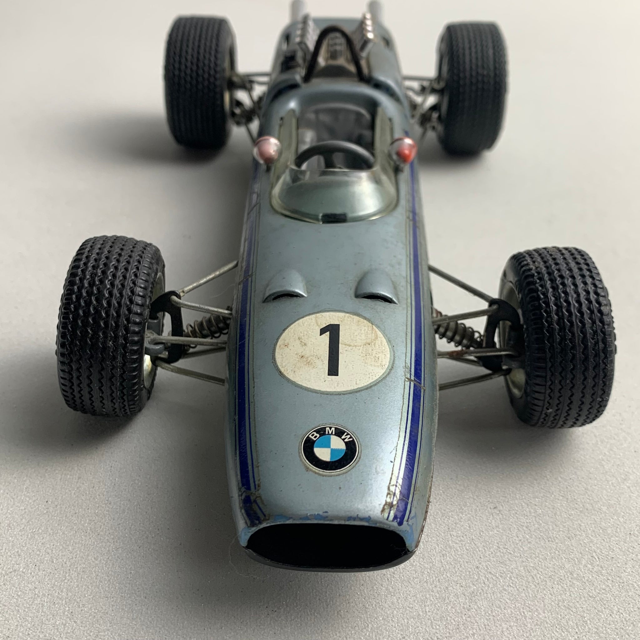 Miniature Schuco 1072 – BMW 260 PS Formule 2 – Tôle – Mécanique Fonctionnelle – Occasion