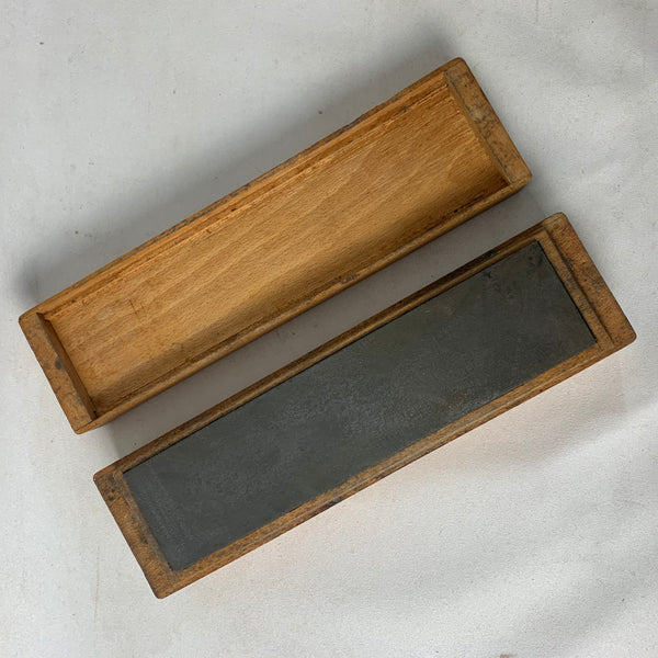 Antiker Schleifstein in Holzbox