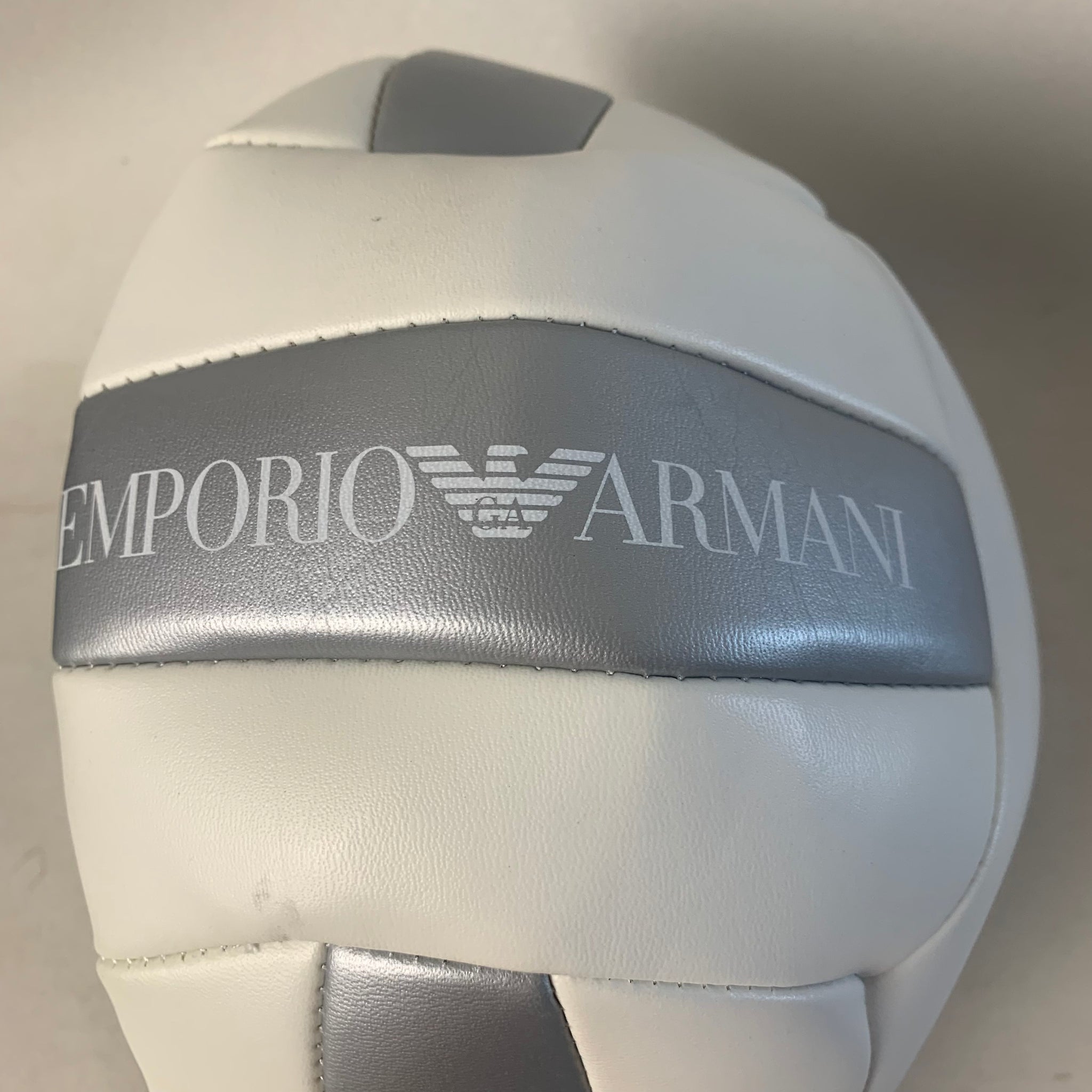 Volleyball von Emporio Armani