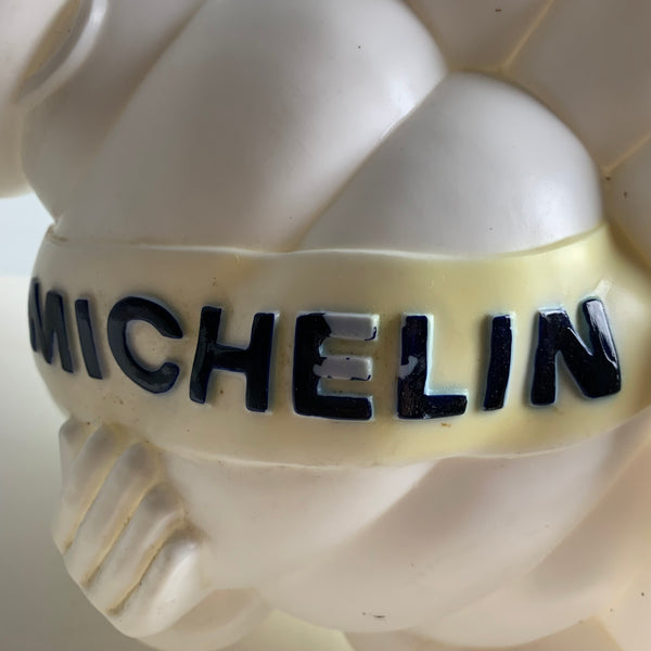 Großes Michelin Männchen Bibendum sitzend