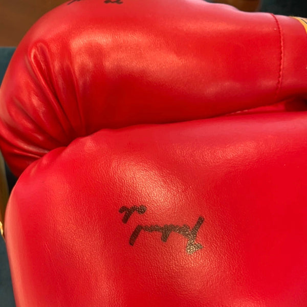 signierte Boxhandschuhe von Muhammad Ali