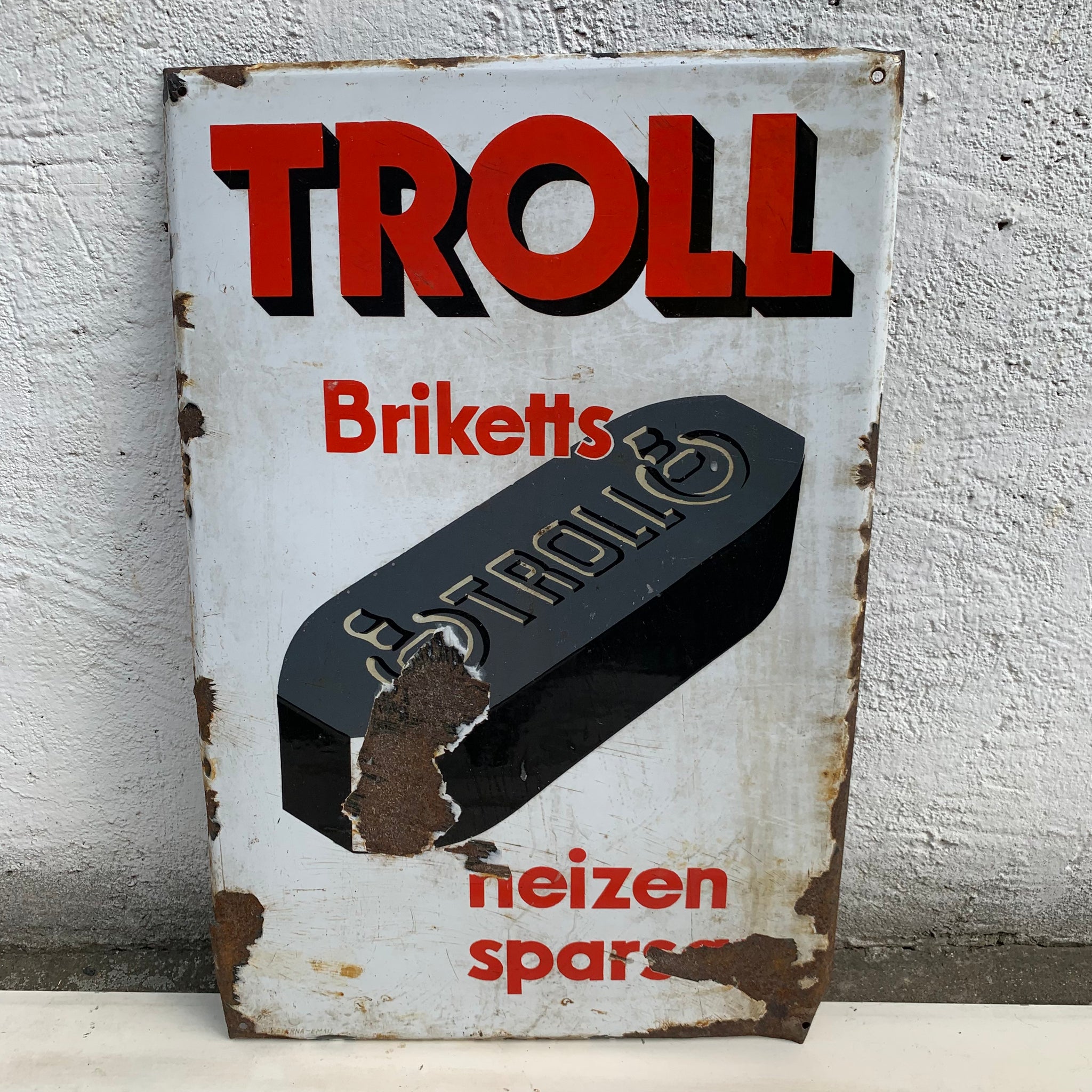 Emaille Schild Troll Briketts heizen sparen
