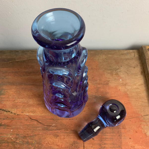 Vintage Karaffe aus Glas lila - blau