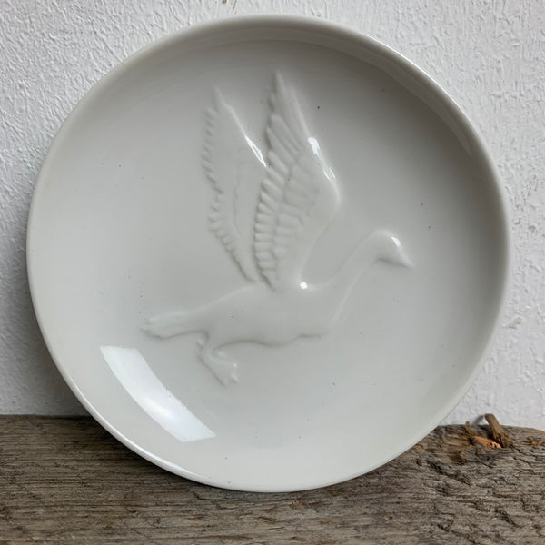 Weißes Porzellan Tellerchen KPM Zeptermarke Ente im Flug