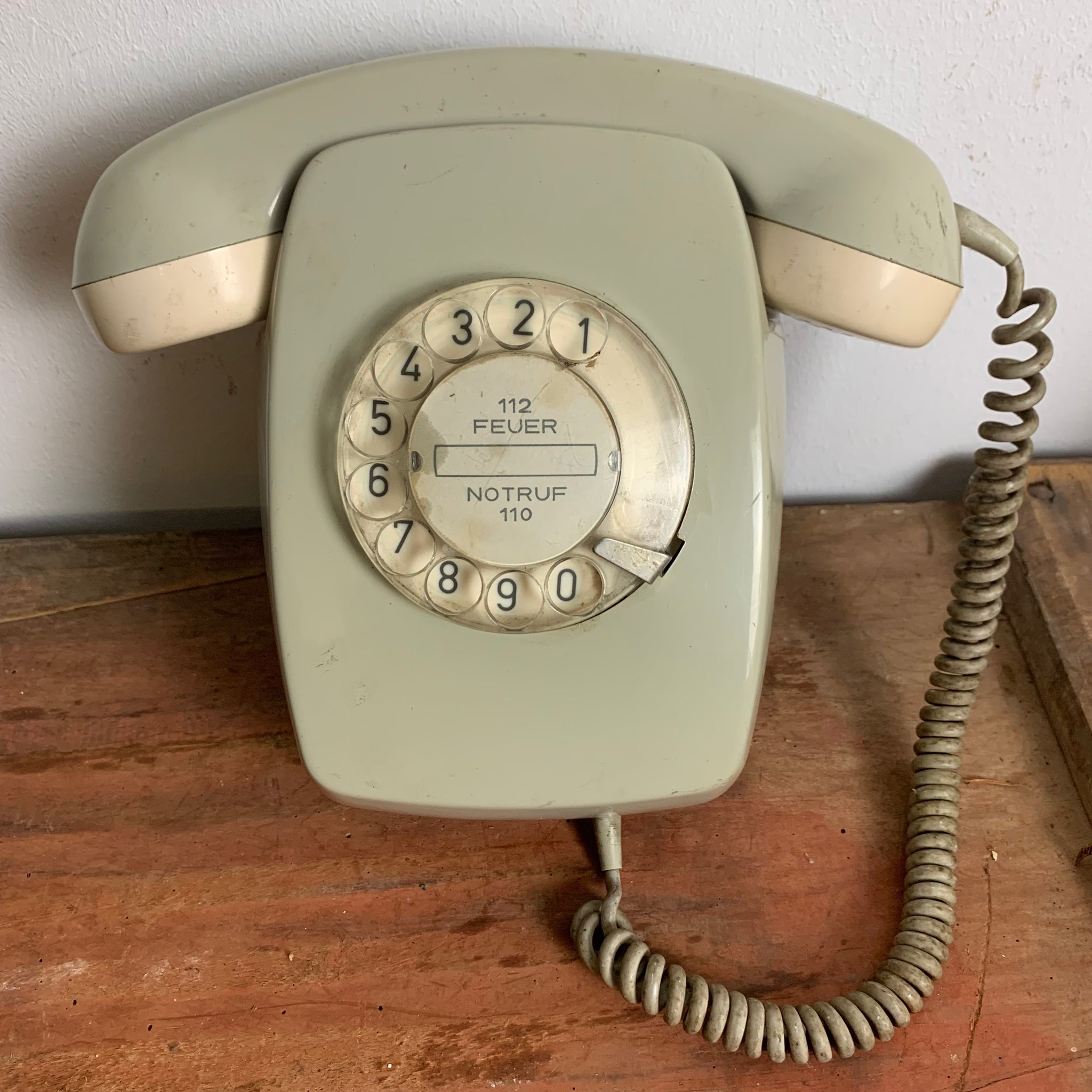 Vintage graues Wählscheiben Wand Telefon