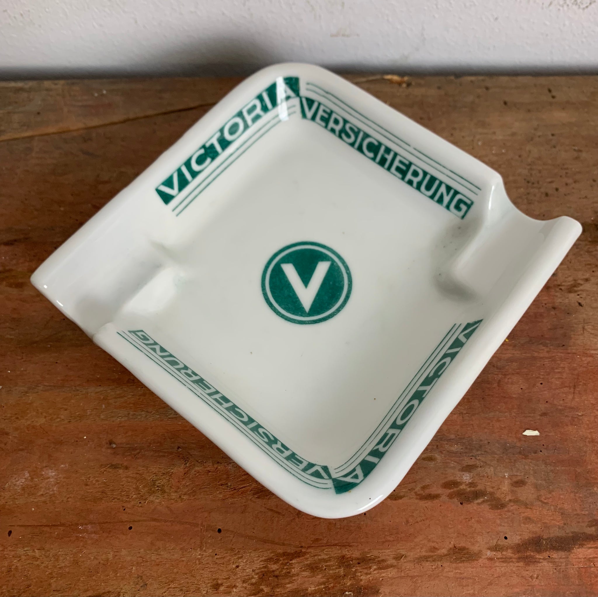 Vintage Porzellan Aschenbecher Victoria Versicherung
