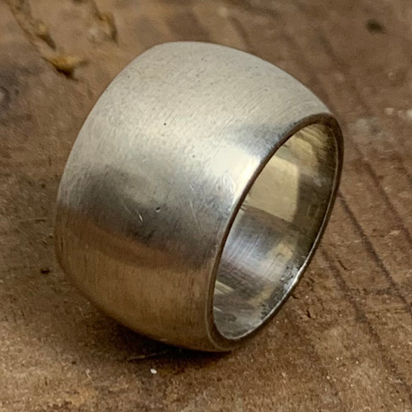 Schöner modischer und zeitloser Ring aus Sterling Silber