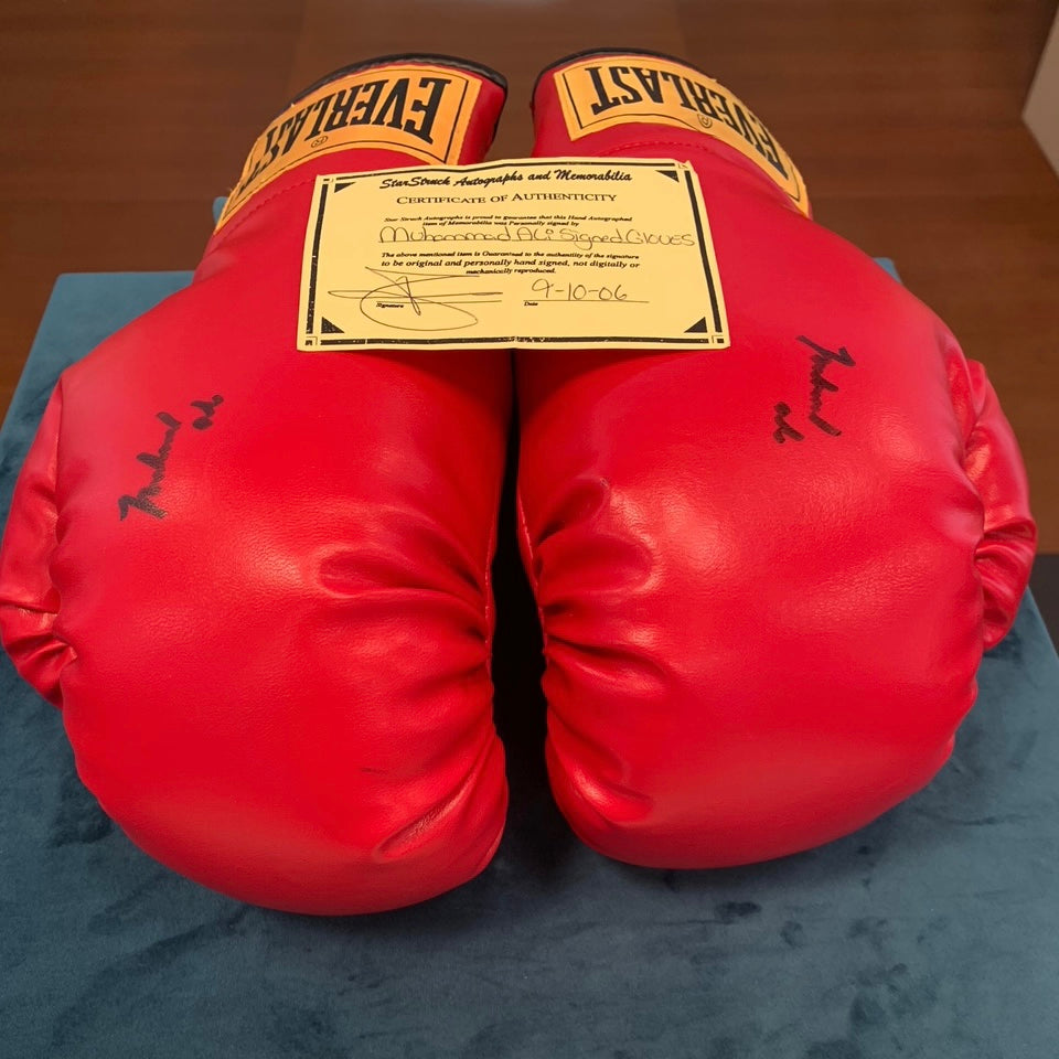 signierte Boxhandschuhe von Muhammad Ali